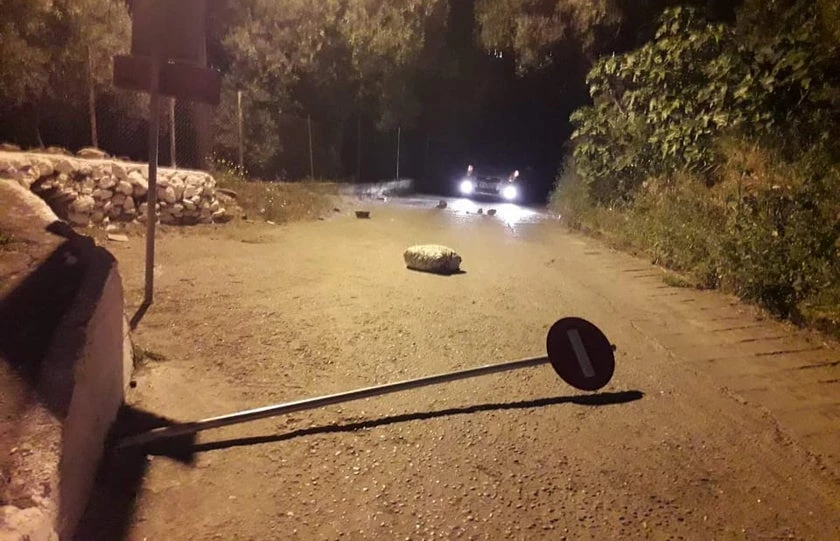 Άγριες συμπλοκές μεταναστών στη Μόρια της Λέσβου – Προηγήθηκαν βανδαλισμοί μέσα στο χωριό